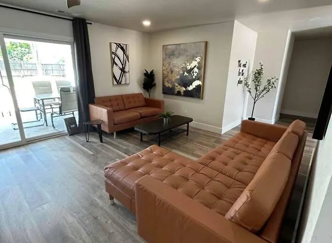 Home In The City: 4Br Fresno Retreat W Pool