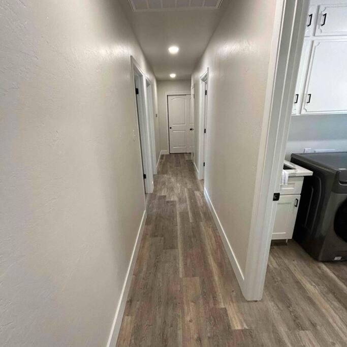 In The City: 4br Retreat W Pool Fresno